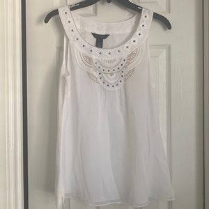 White House black market sleeveless white top w/ tan and embroidery. Sz 10 NWT